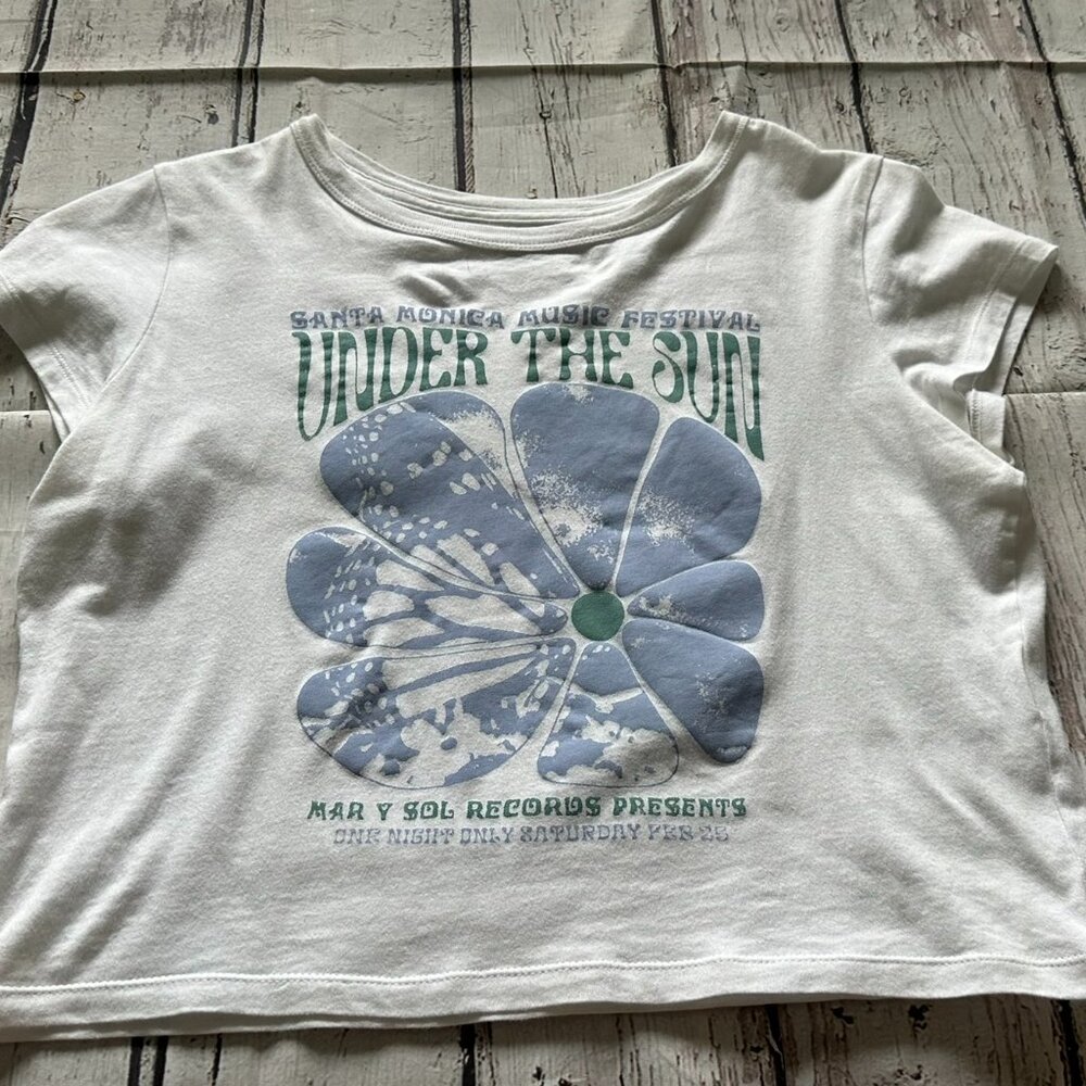 Hollister Women/Junior Crop Shirt size Small